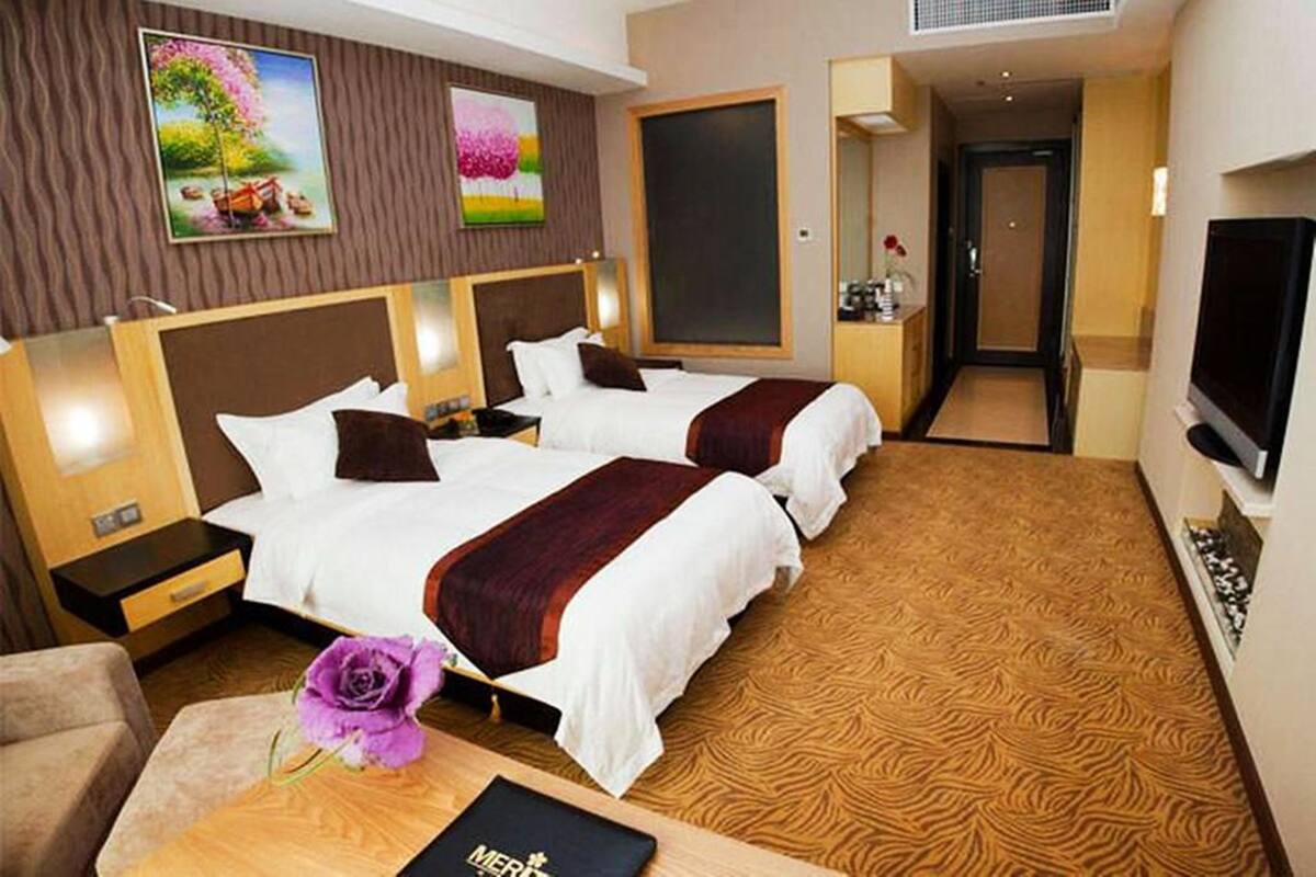In-room safe, desk, iron/ironing board, free WiFi