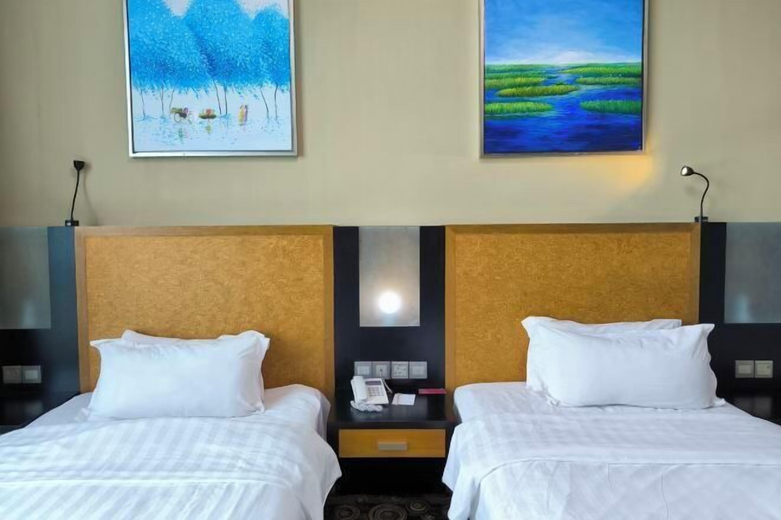 In-room safe, desk, iron/ironing board, free WiFi