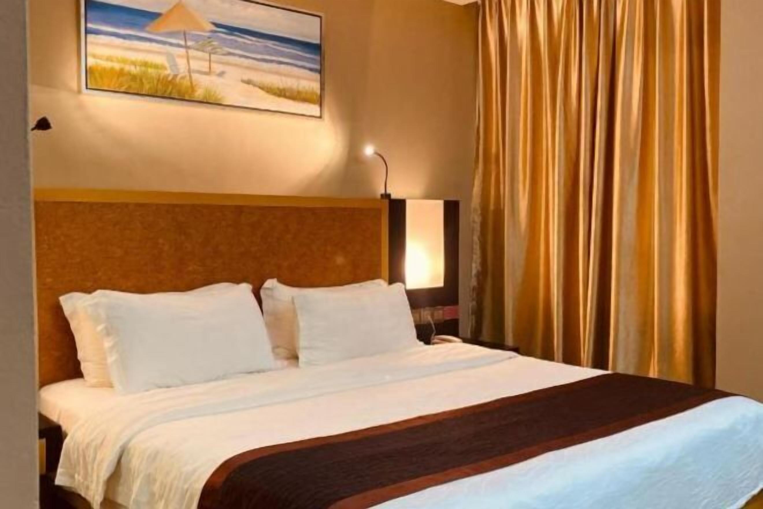 In-room safe, desk, iron/ironing board, free WiFi