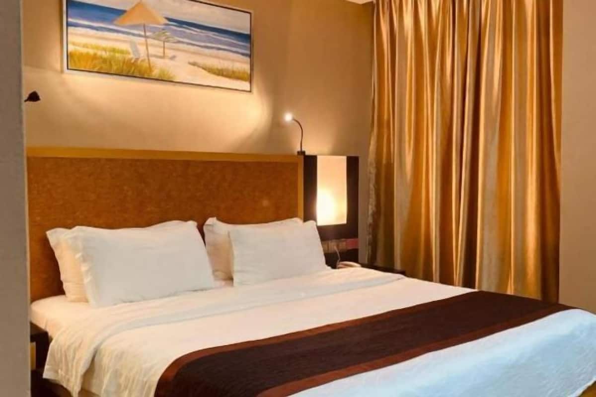 Coffres-forts dans les chambres, bureau, fer et planche à repasser