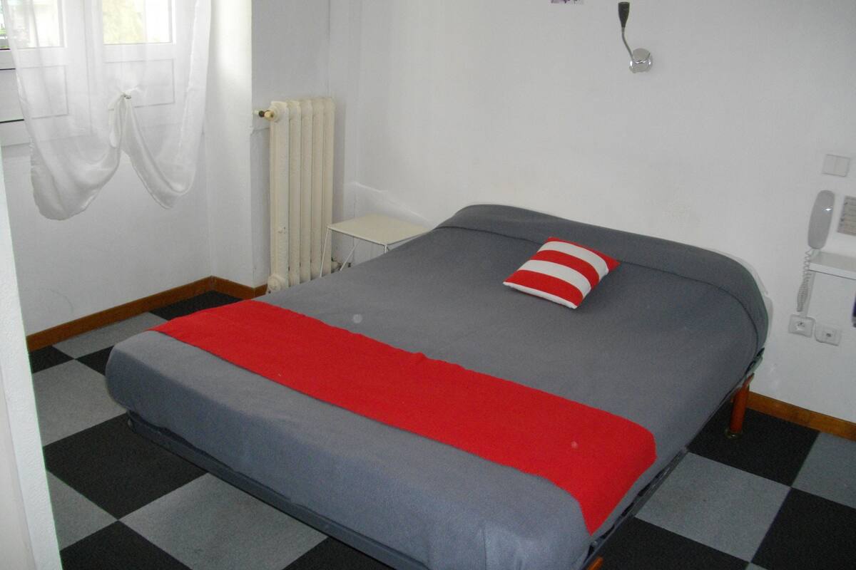 Double Room with air conditioning  | Desk, WiFi (free)