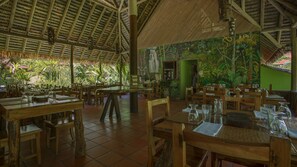 Gratis frukost med lokala rätter varje dag