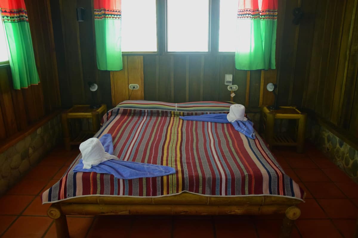 Roba de llit d'alta qualitat i caixa forta a l'habitació
