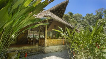 Fachada de la propiedad