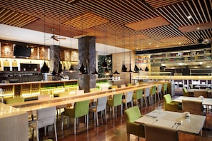 Breakfast, lunch and dinner served - Four Points by Sheraton Bali Seminyak (Seminyak)