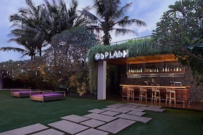 Bar à beira da piscina
