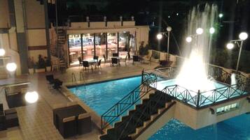 Seasonal outdoor pool, pool umbrellas, sun loungers