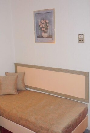 Desk, iron/ironing board, free cribs/infant beds, WiFi - Rainbow Hotel (Rhodes)