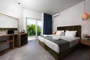 Standard Room | Minibar, in-room safe, desk, laptop workspace - The Royal Hotel (Corfu)