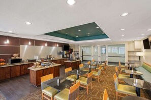 Buffet déjeuner gratuit tous les jours