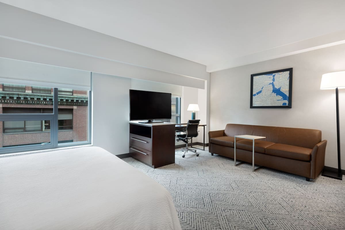 1 bedroom, premium bedding, pillow-top beds, desk