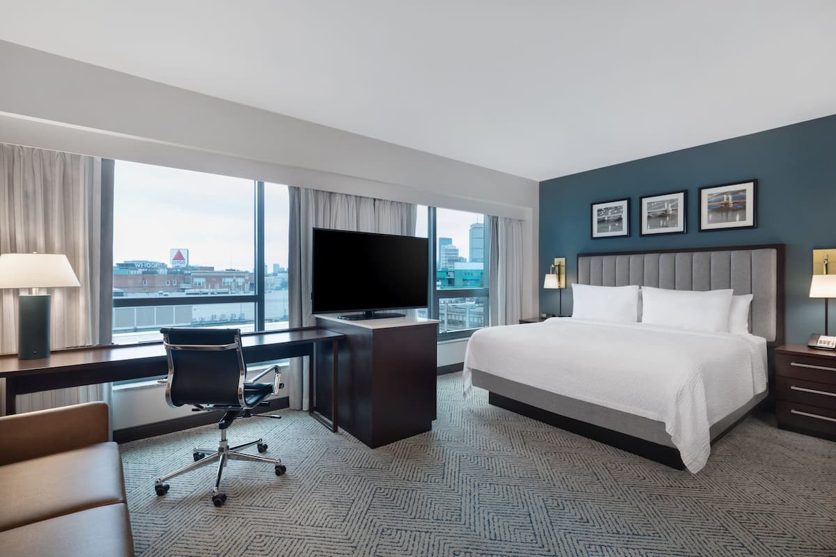 1 bedroom, premium bedding, pillow-top beds, desk