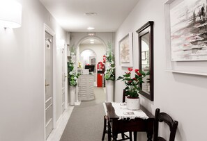 Hallway - Hostal La Macarena (Madrid)