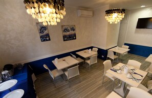 Free daily buffet breakfast - Heart of Rome Hotel - B&B (Rome)