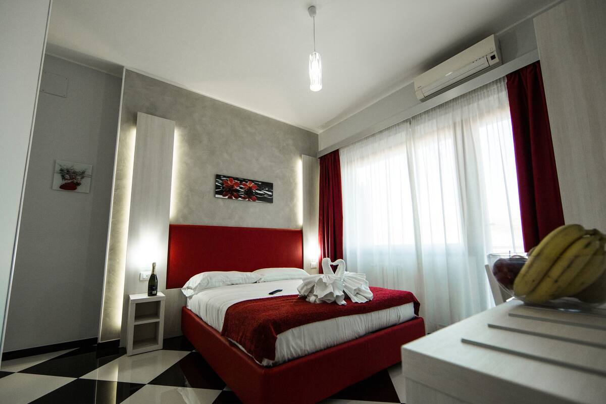 Deluxe Double or Twin Room | Hypo-allergenic bedding available, minibar, in-room safe, desk