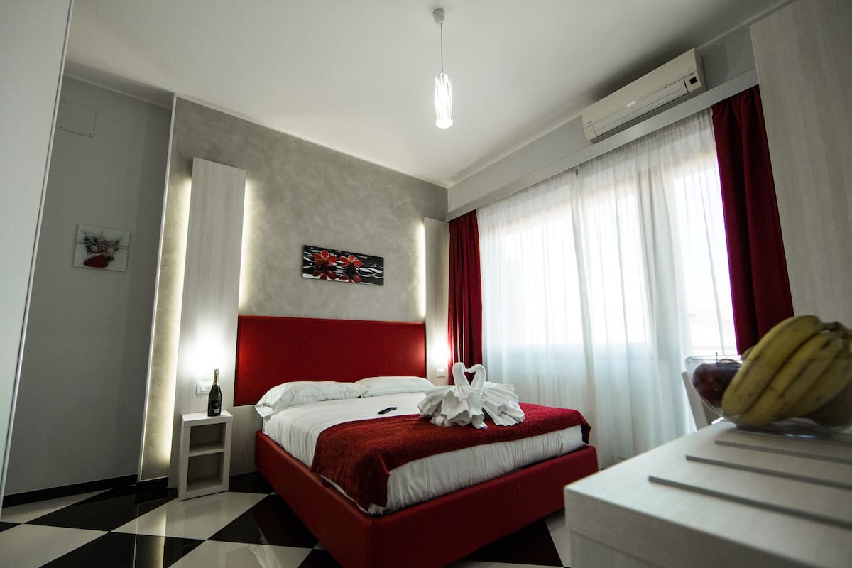 Deluxe Double or Twin Room | Hypo-allergenic bedding, minibar, in-room safe, desk