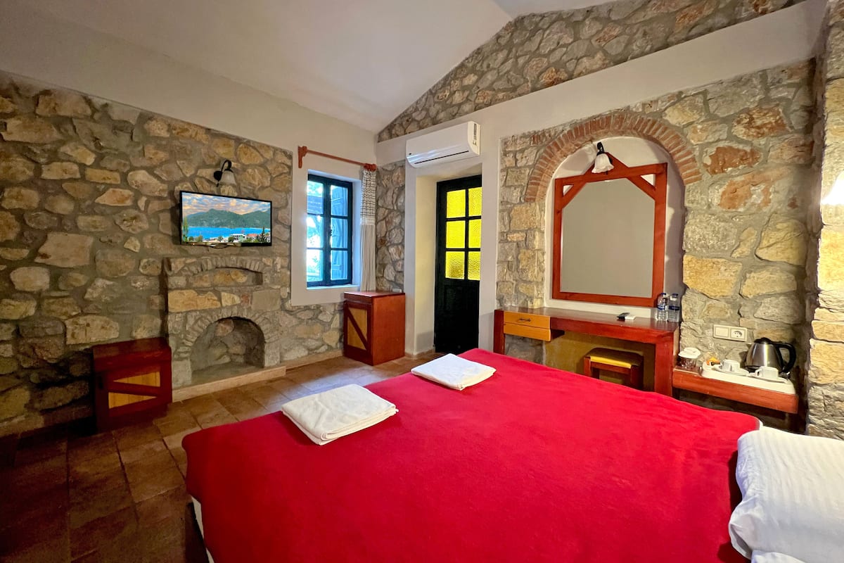 Stone Land View Standard Room | 2 bedrooms, minibar, in-room safe, soundproofing