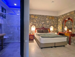 2 bedrooms, minibar, in-room safe, soundproofing
