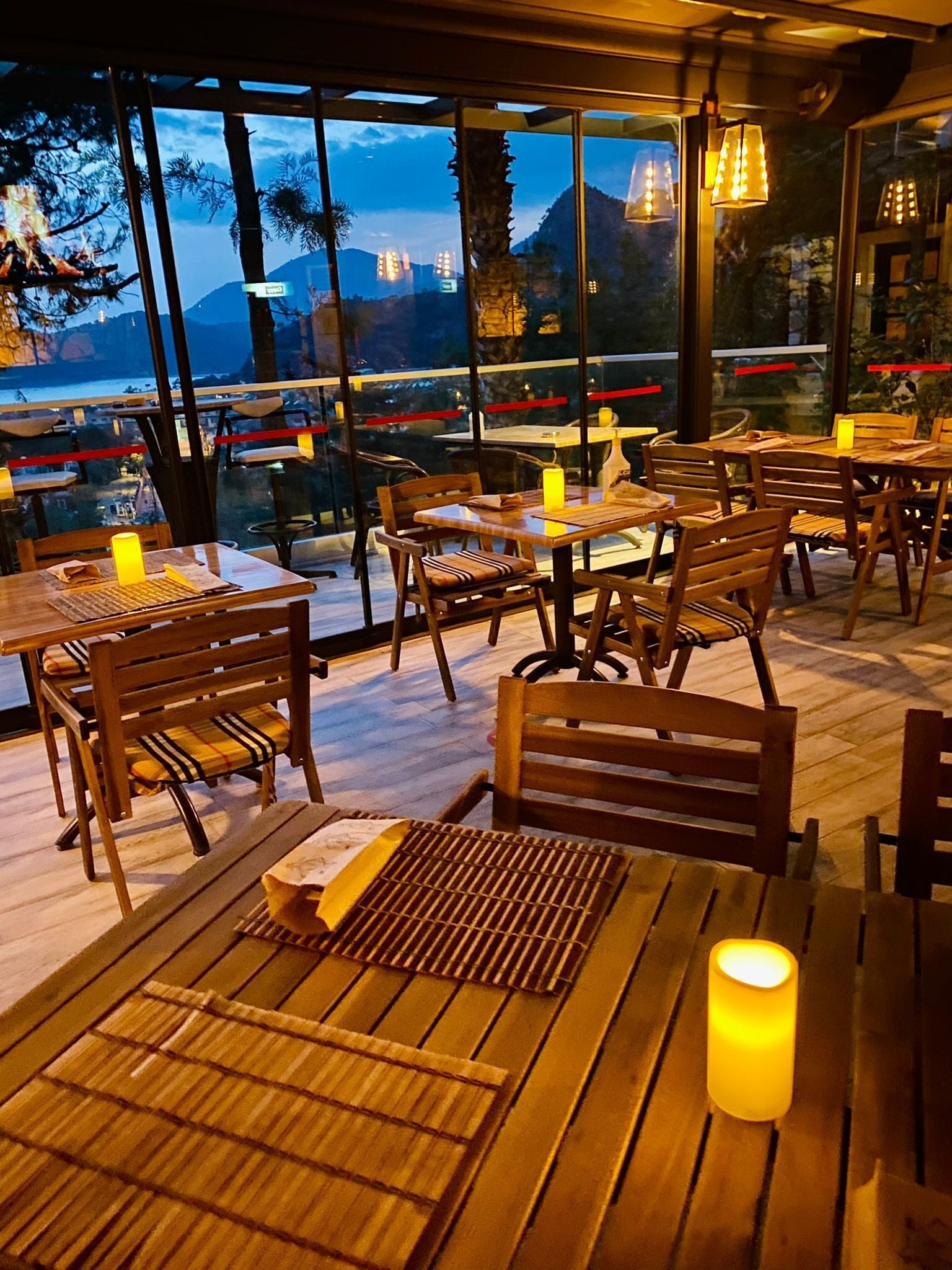 breakfast, lunch served; local and international cuisine, pool views