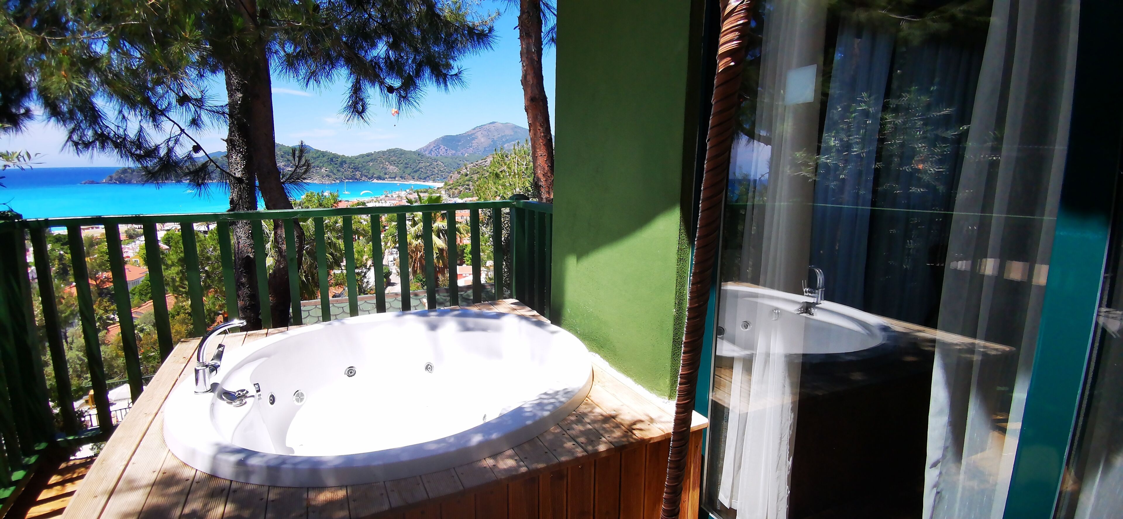 Jetted tub