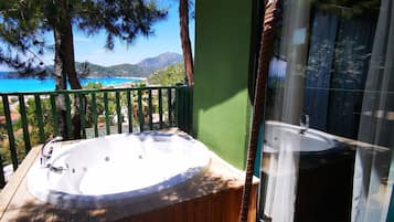 Jetted tub