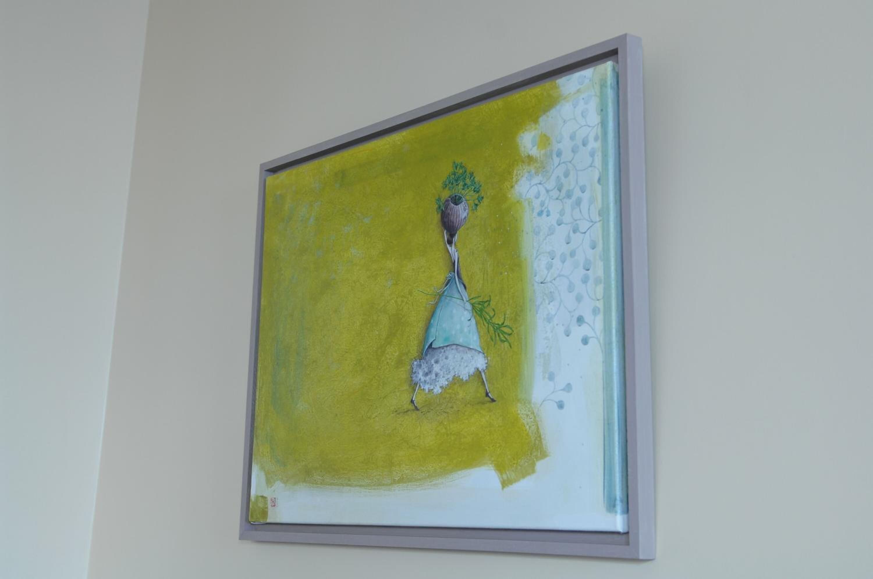Una obra de arte enmarcada en una pared.
