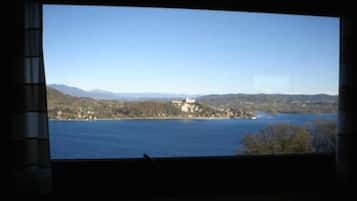 A view of a lake with a building on the shore.