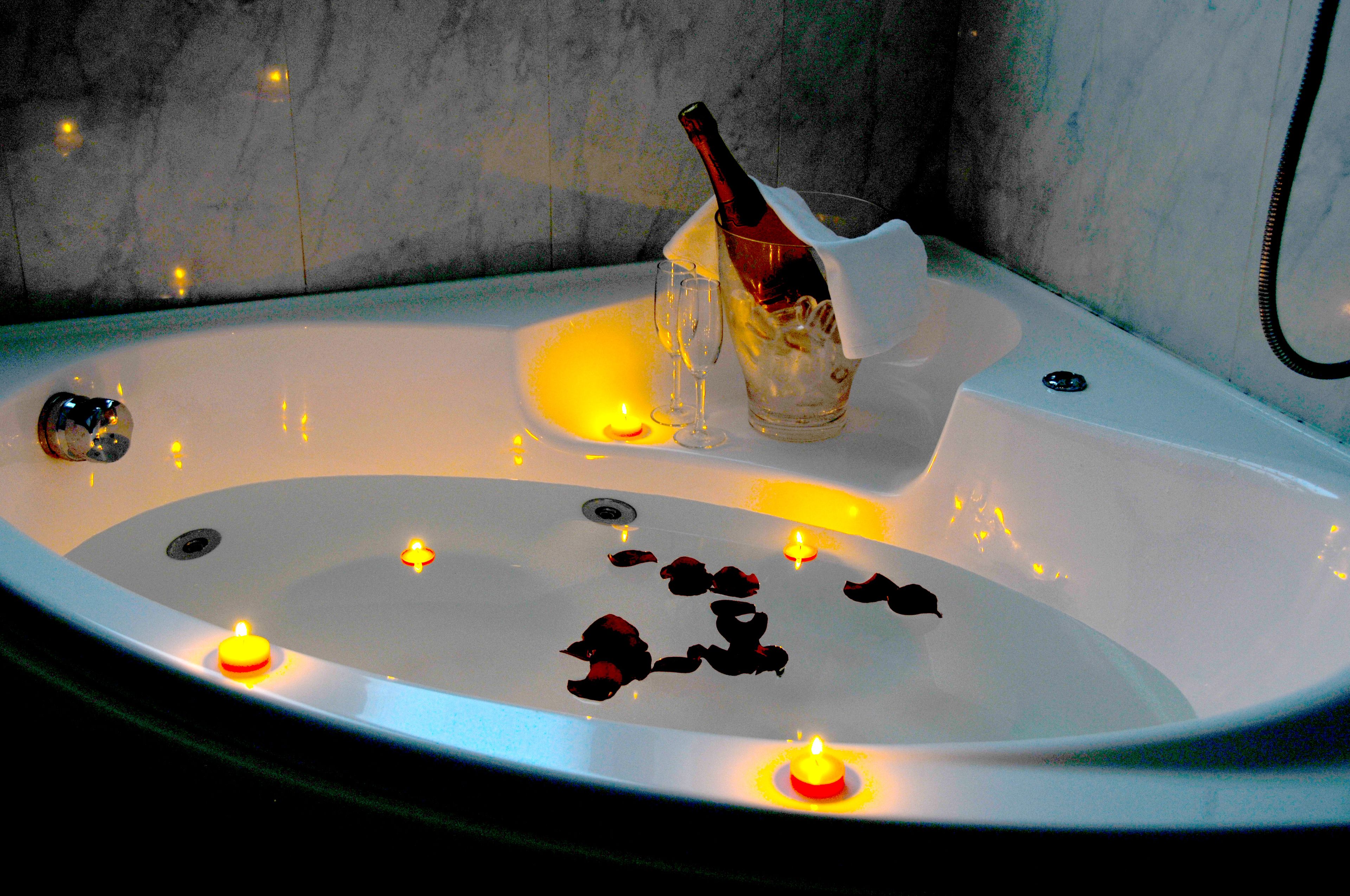 luxury suite, 1 bedroom, lake view | deep-soaking bathtub