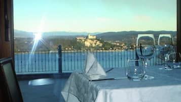 Frühstück, Mittagessen, italienische Küche, Blick auf den Garten