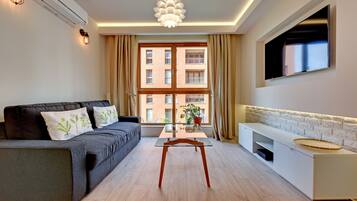 Skrivebord, strykejern/-brett og ekstrasenger (mot et tillegg)