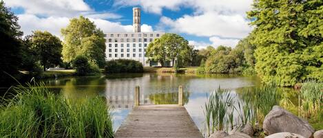 Vista frontal de la propiedad