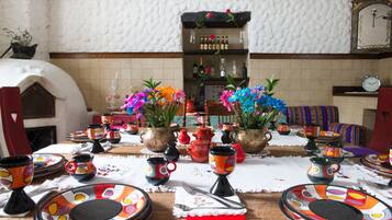 2 restaurantes; se sirve desayuno, almuerzo, cena y brunch