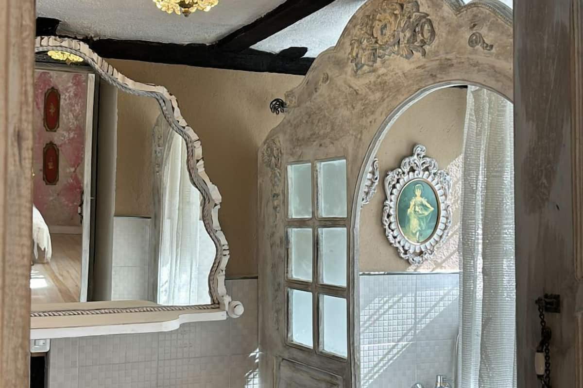 exclusive double room | bathroom | hair dryer, towels, soap, shampoo