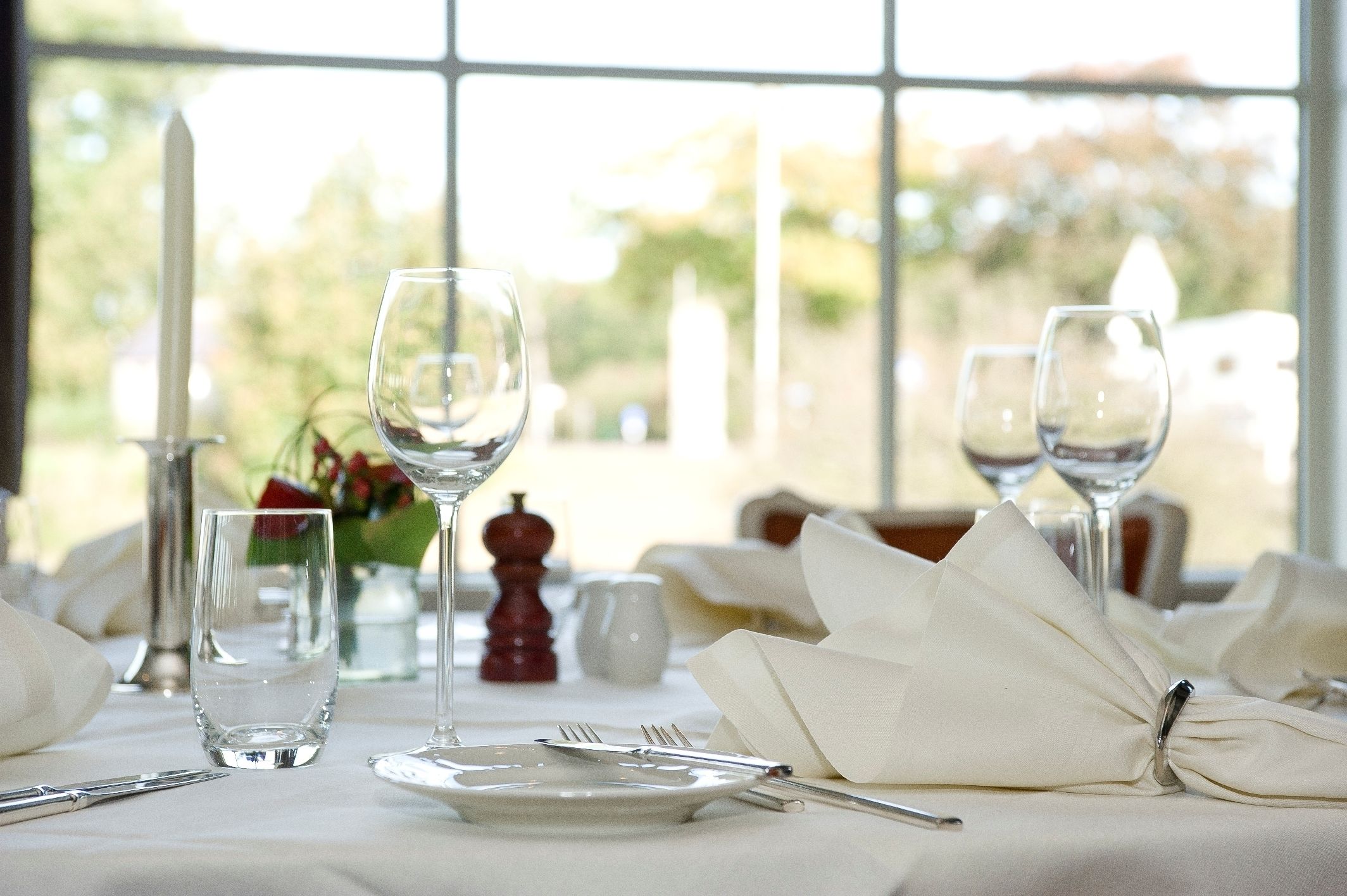 lunch, dinner served; regional cuisine, al fresco dining