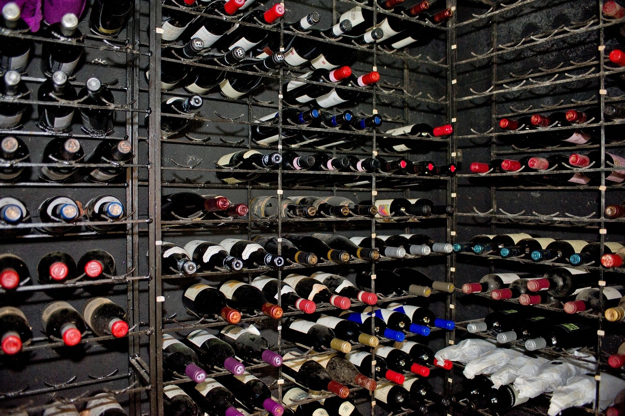 lunch, dinner served; regional cuisine, al fresco dining