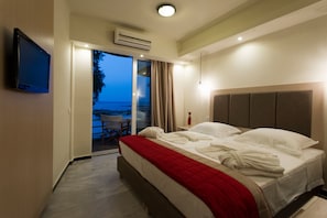 Apartment, 2 Bedrooms | In-room safe, individually decorated, individually furnished