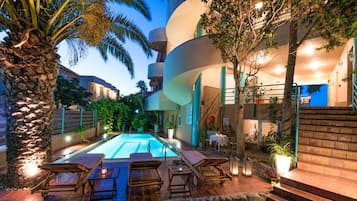 Seasonal outdoor pool, open 11:00 AM to 6:00 PM, pool loungers