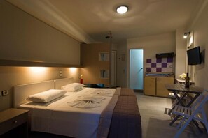 Basic Studio | Living area - Seafalios Apartments (Chania)