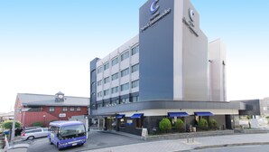 A modern hotel building with a prominent 'City Hotel New Commanders' sign. - New Commander Hotel Osaka Neyagawa (Neyagawa)