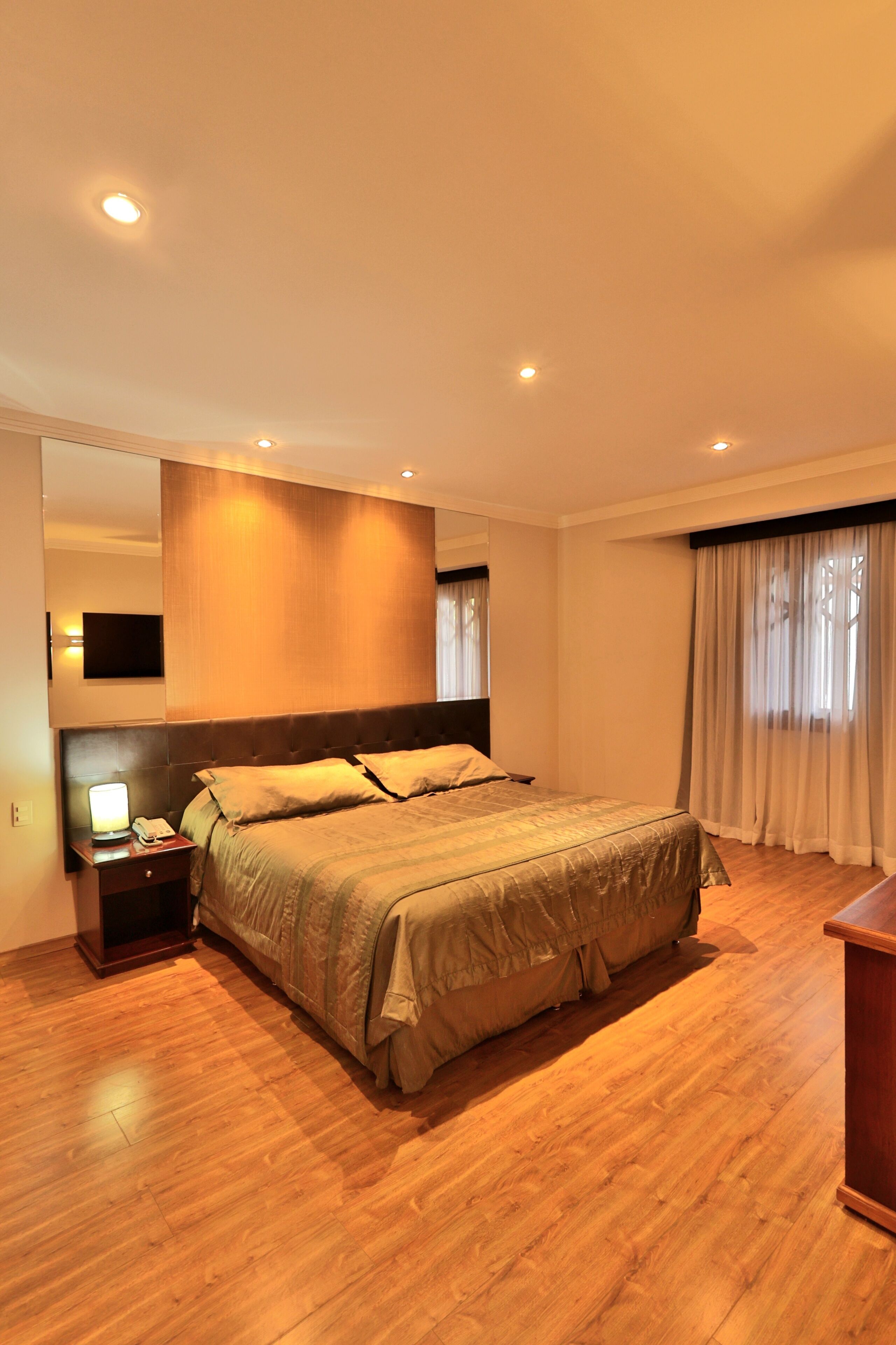 suite (no view ) | in-room safe, blackout curtains, free wifi, bed sheets