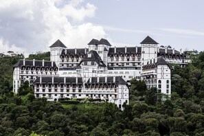 Vista frontal de la propiedad