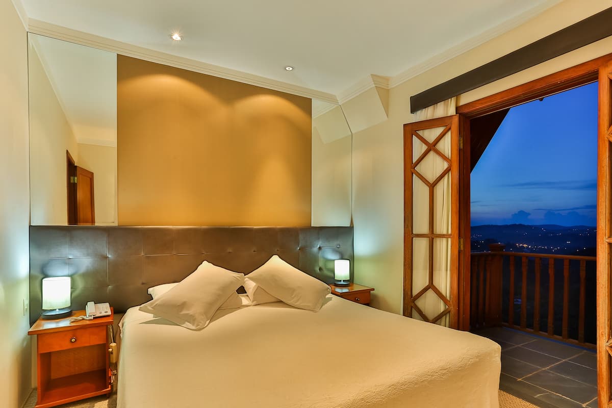 In-room safe, blackout curtains, free WiFi, bed sheets