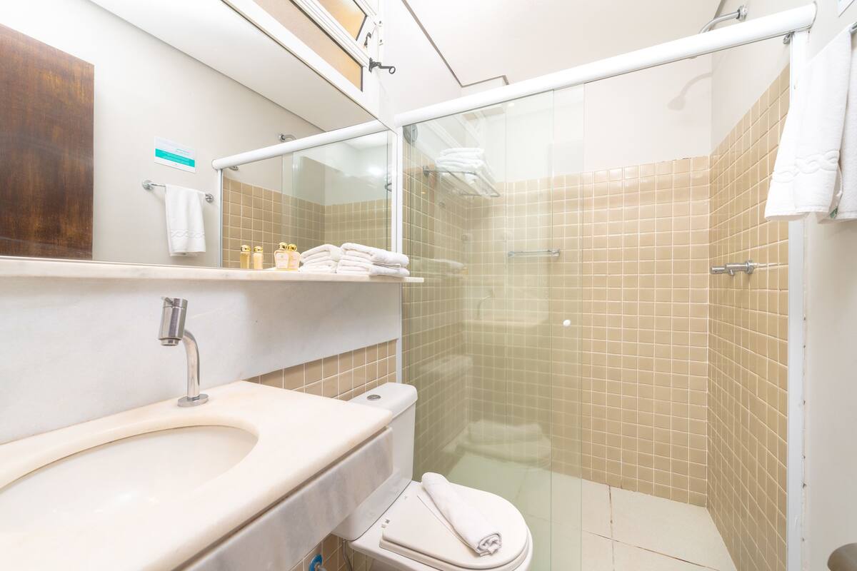 shower, free toiletries, hair dryer, towels