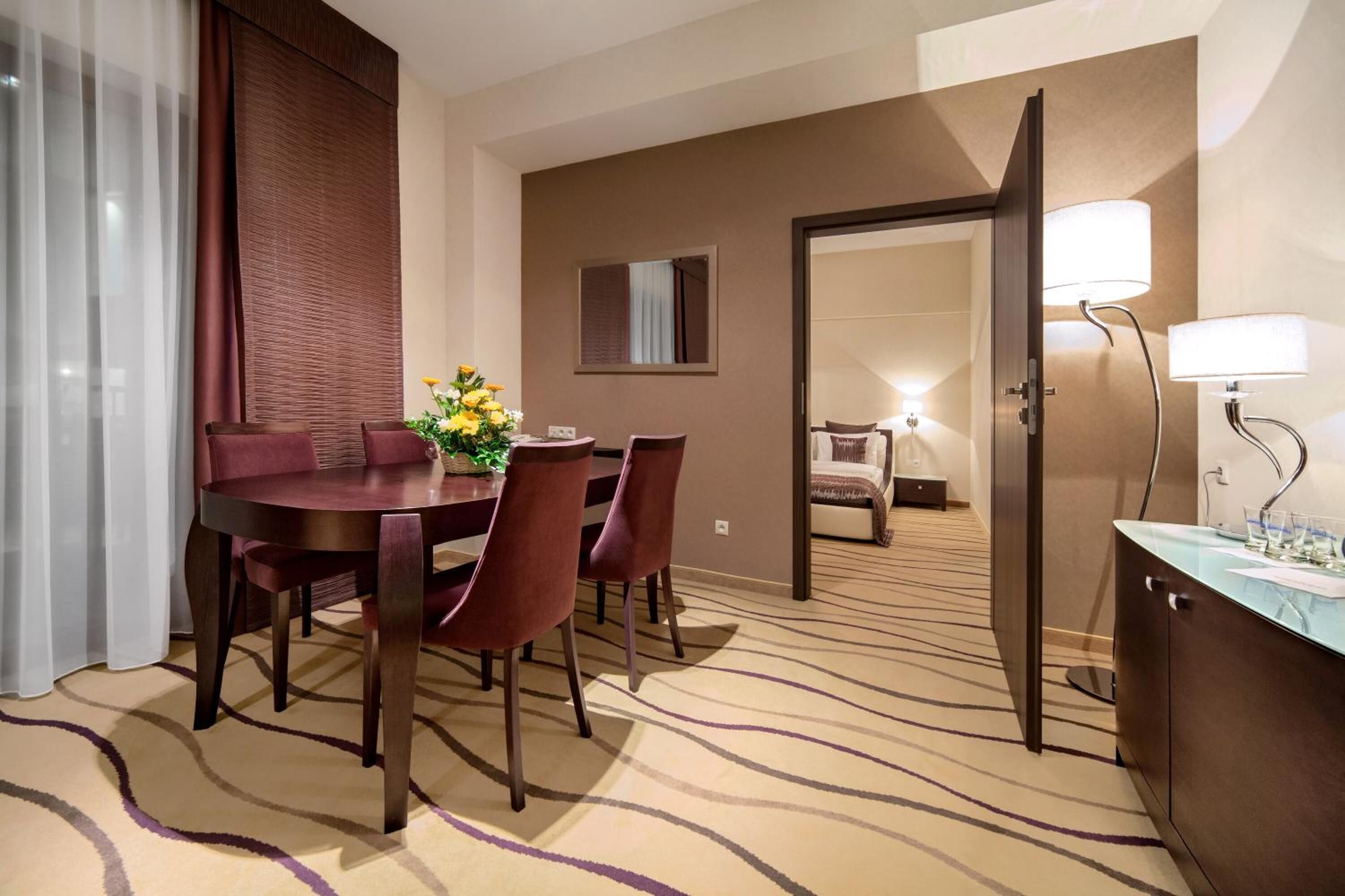 lunch, dinner served; regional cuisine, al fresco dining