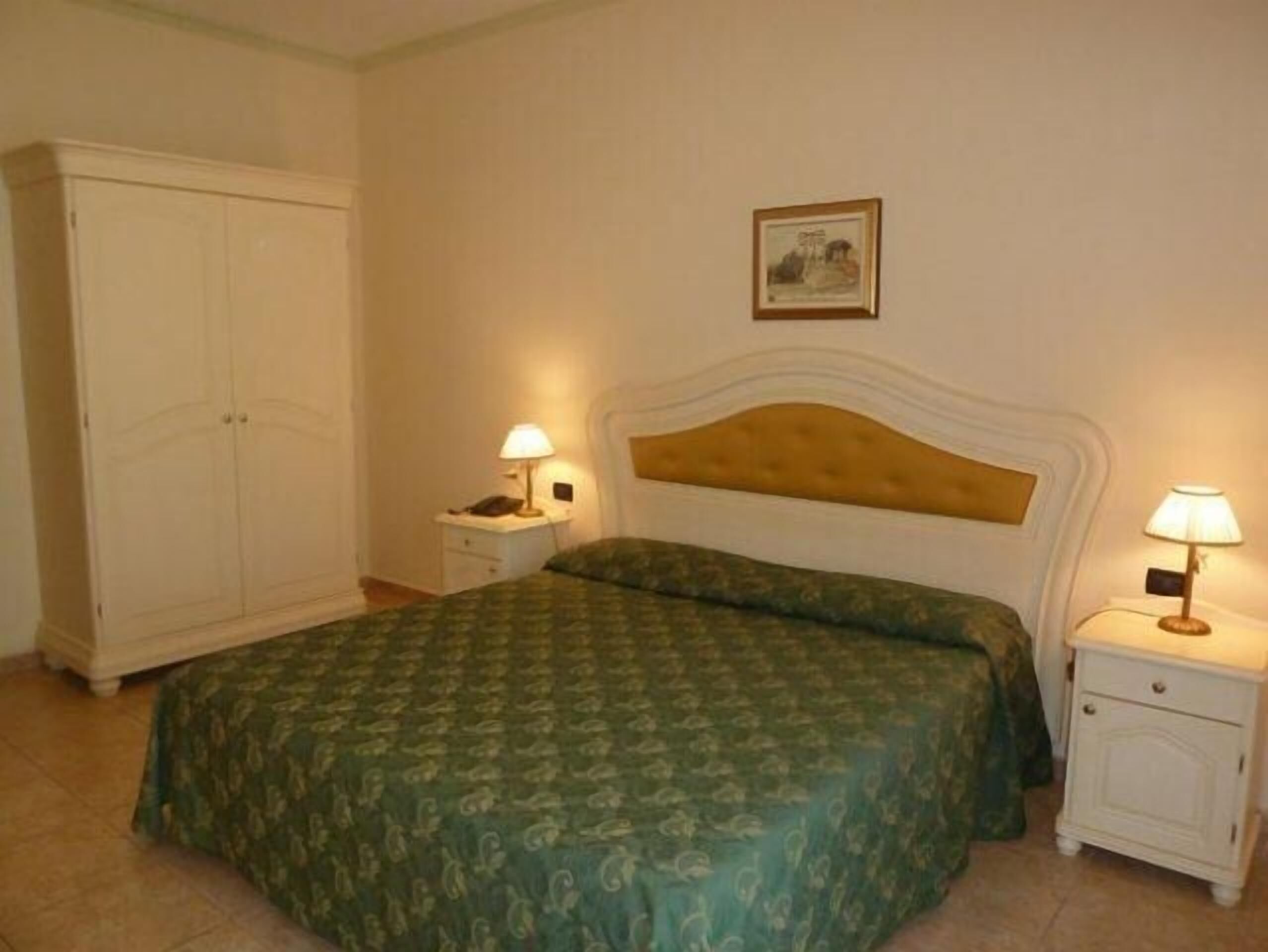 Pillowtop beds, minibar, in-room safe, desk
