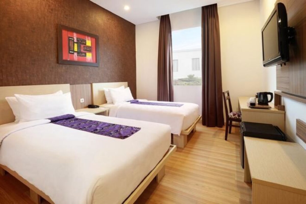 Chăn bông, nệm cao su hoạt tính (memory foam), minibar 
