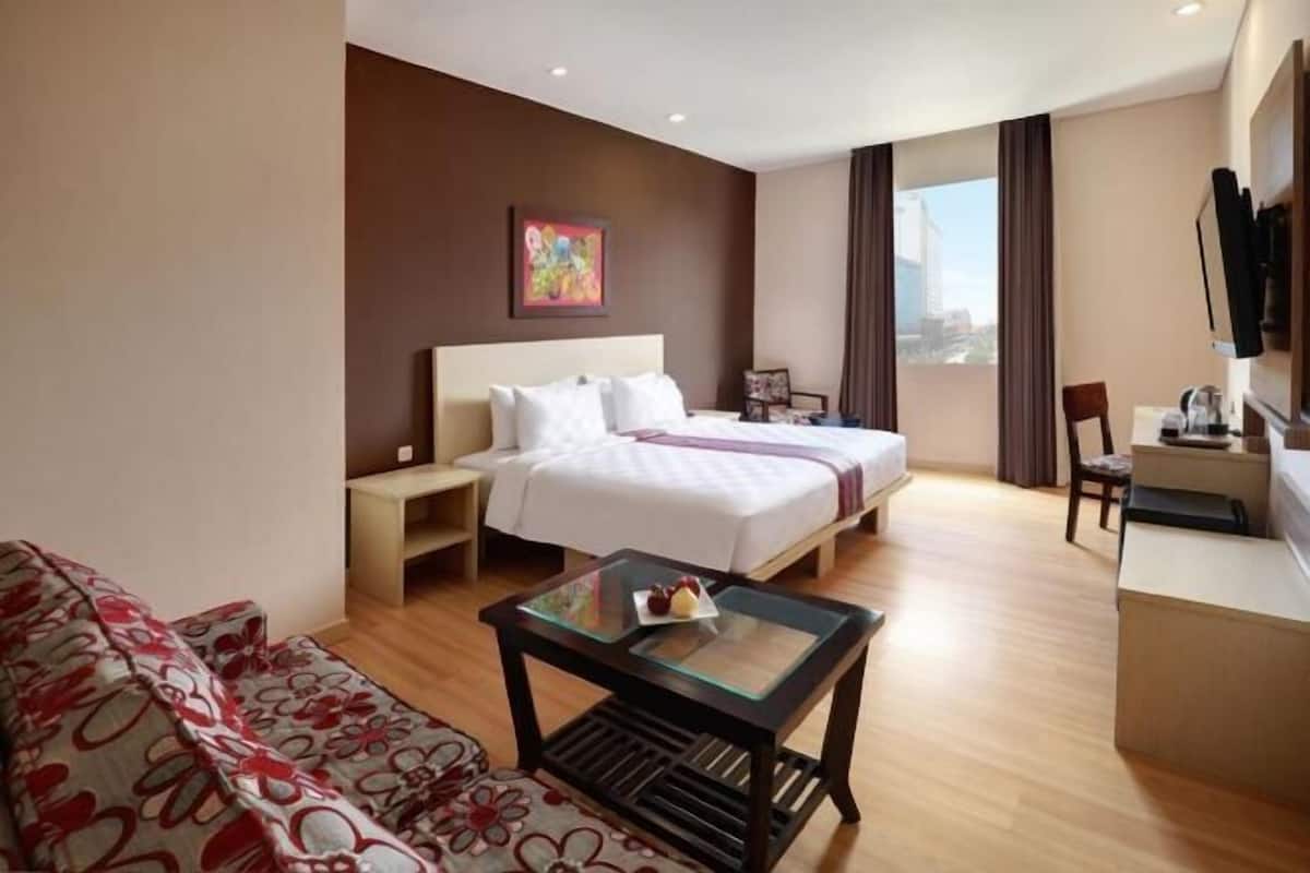 Down comforters, memory foam beds, minibar, in-room safe