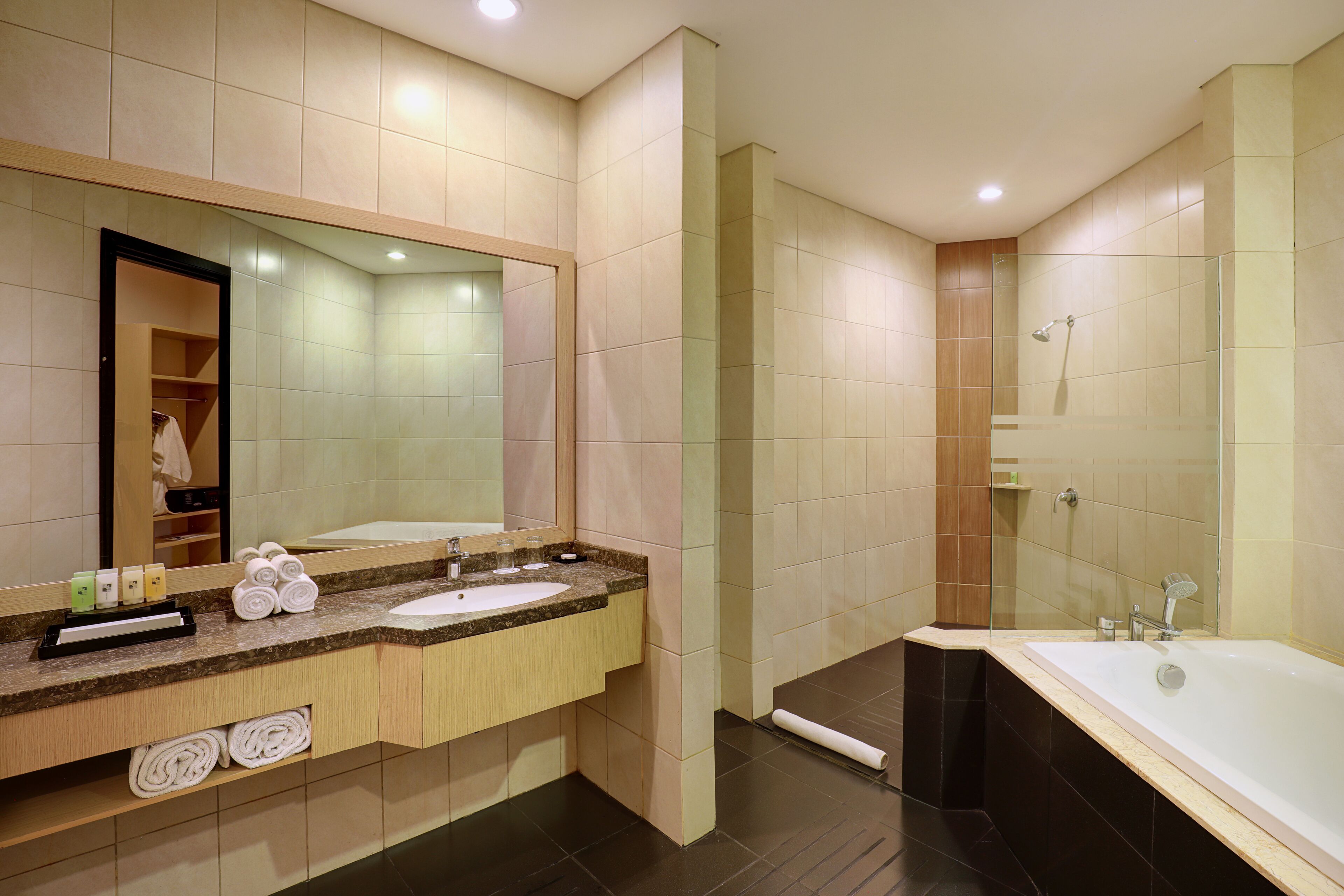 Photo - Swiss-Belinn Panakkukang