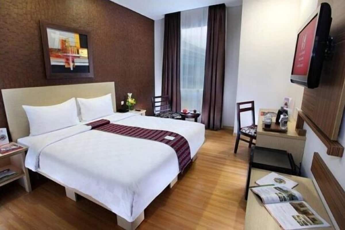 Down comforters, memory foam beds, minibar, in-room safe
