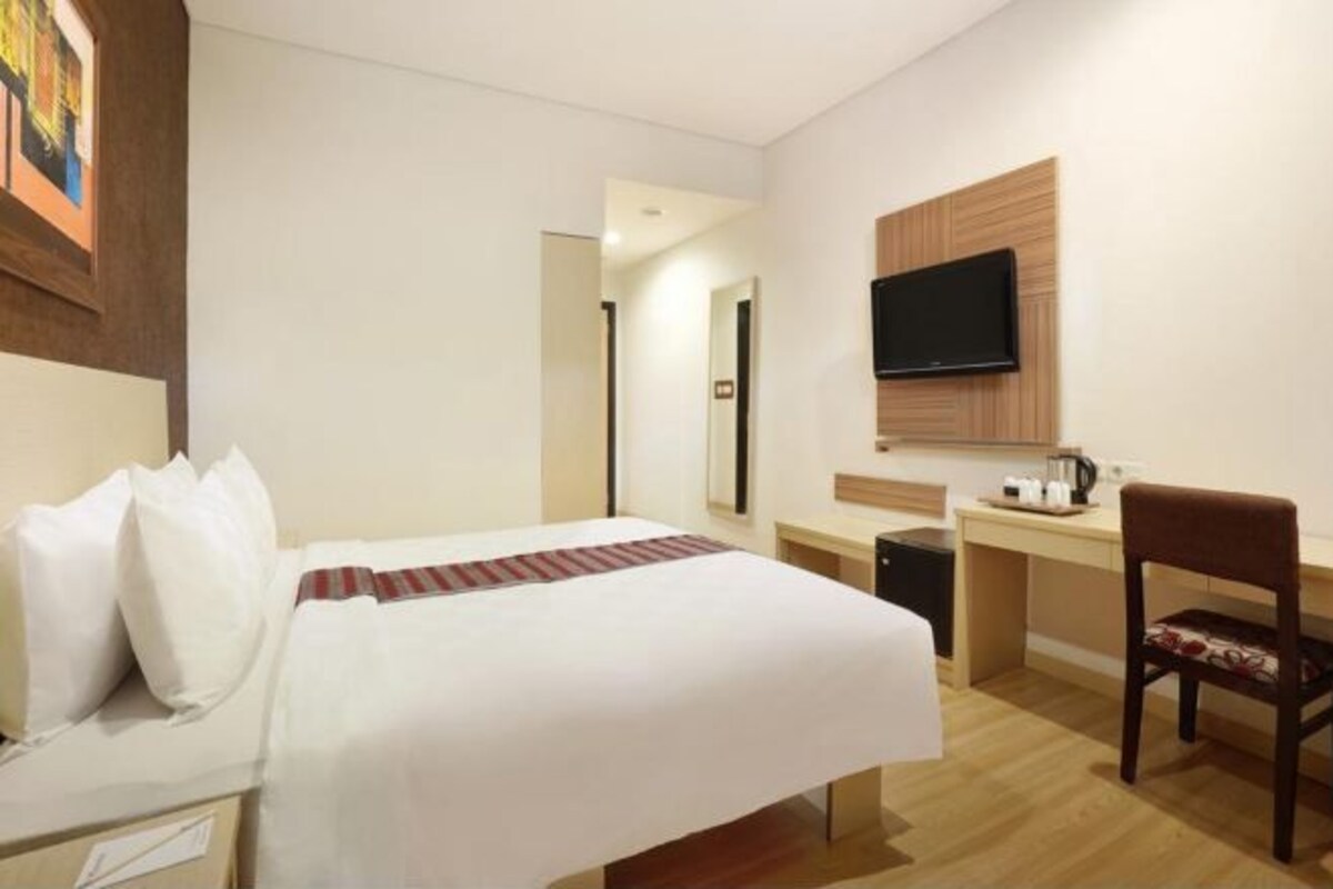 Chăn bông, nệm cao su hoạt tính (memory foam), minibar 
